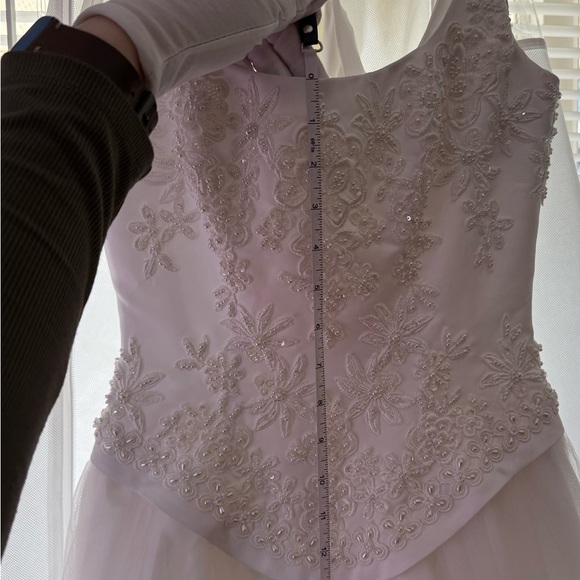Vintage, White Sleeveless Wedding Gown with beaded bodice and full tulle skirt - Picture 14 of 16